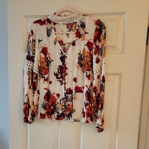 Blu Pepper Floral Blouse with Lace Trim